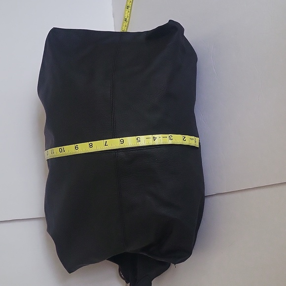 NWOT Maurices Black Vegan Pebble Leather Hobo/Backpack - Picture 4 of 8